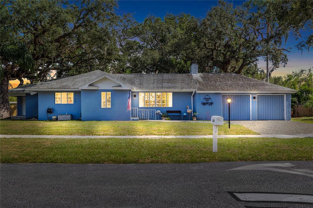 2027 PINECREST WAY
