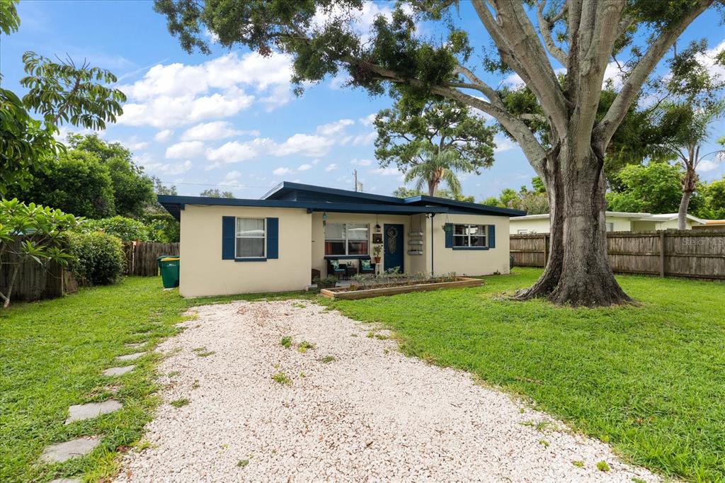 1948 RIDGEWOOD DRIVE