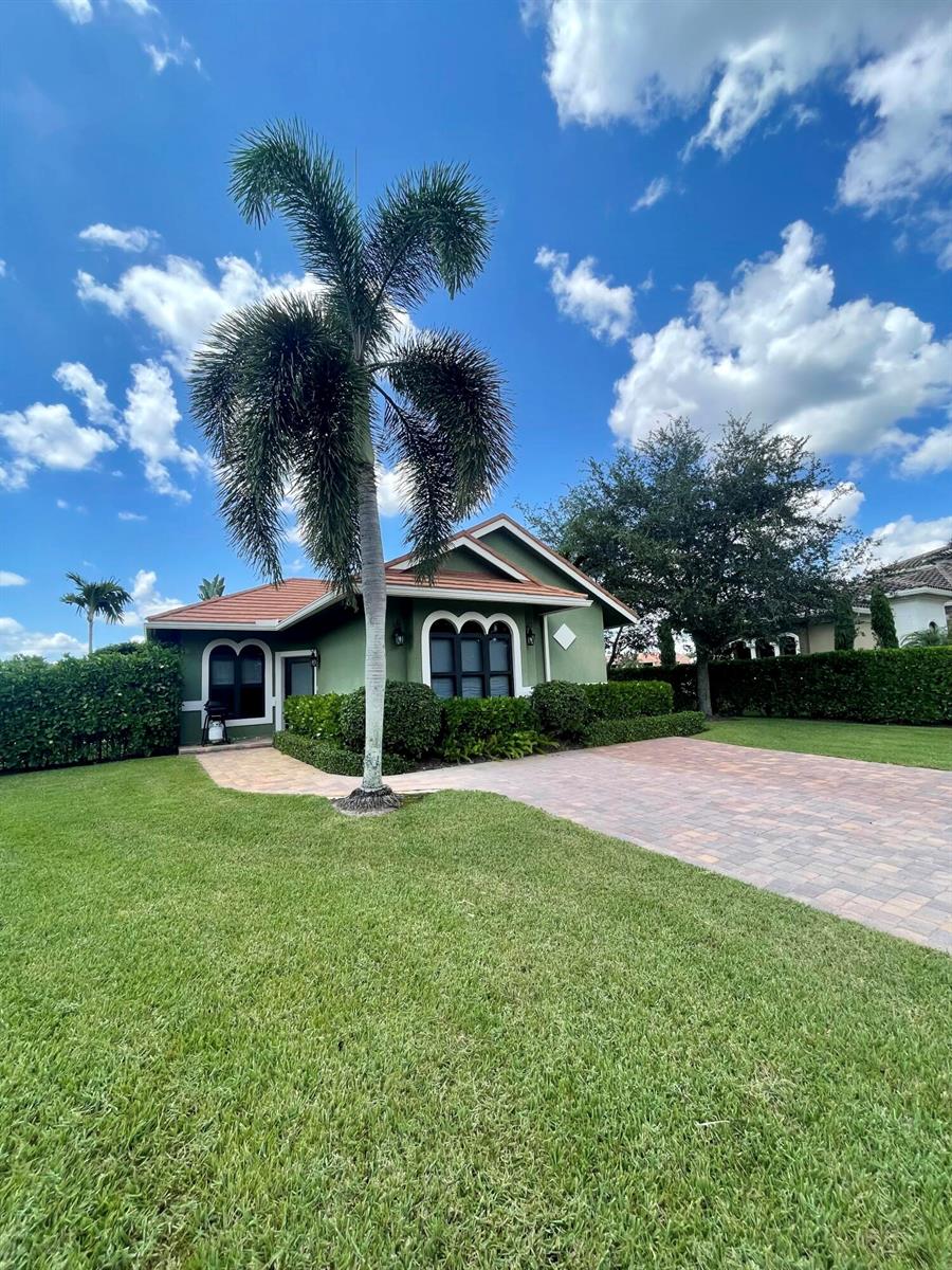 15590 Hawker Lane, Wellington FL 33414