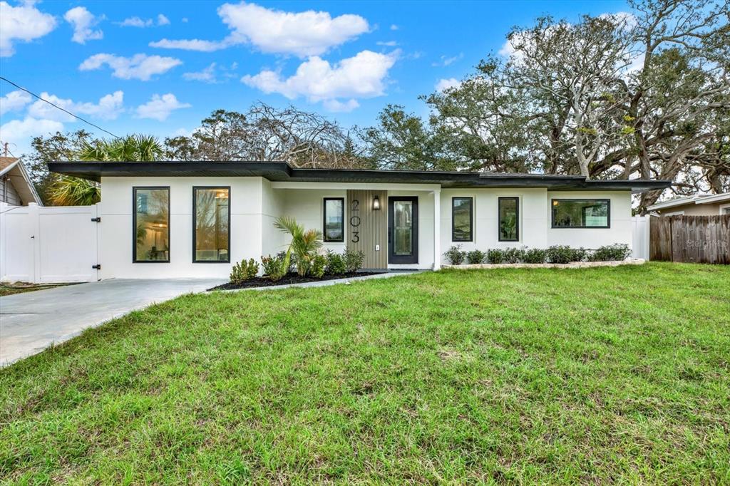 203 DRIFTWOOD DRIVE W
