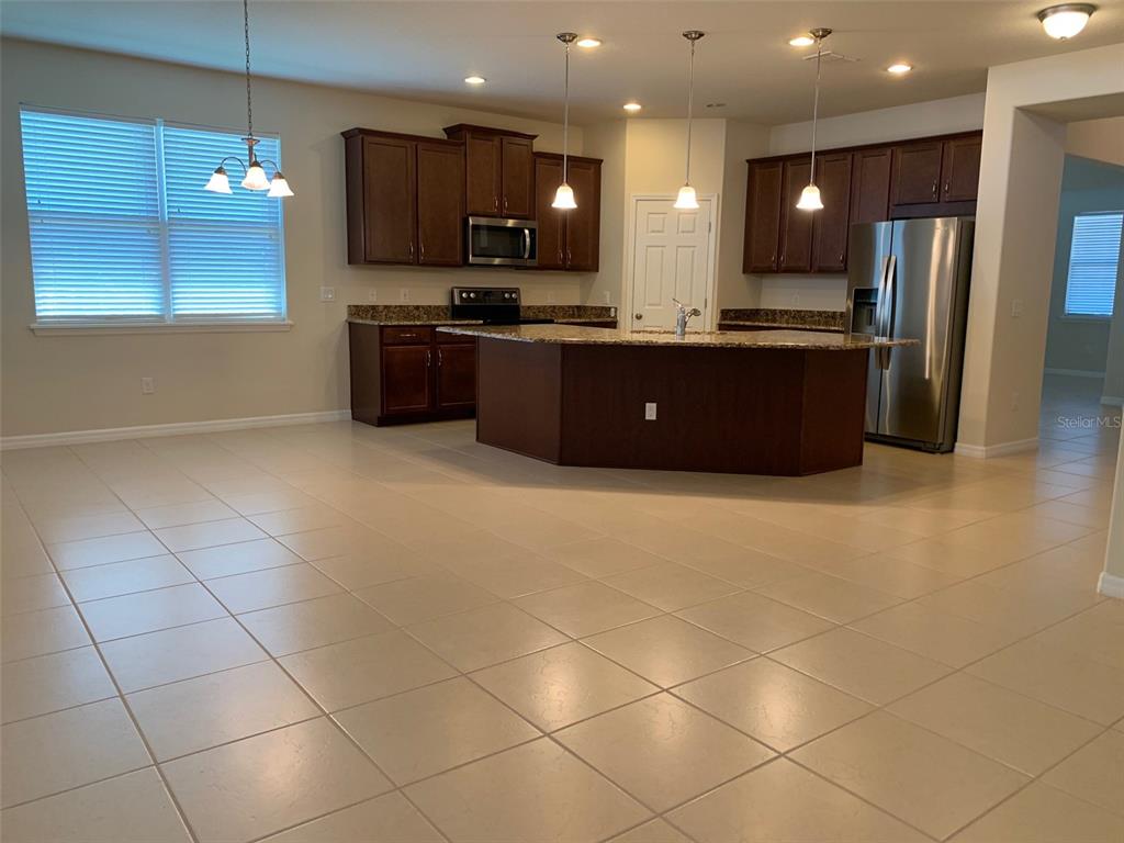 2860 CHANTILLY AVENUE, KISSIMMEE, FL — photo 4 of 30