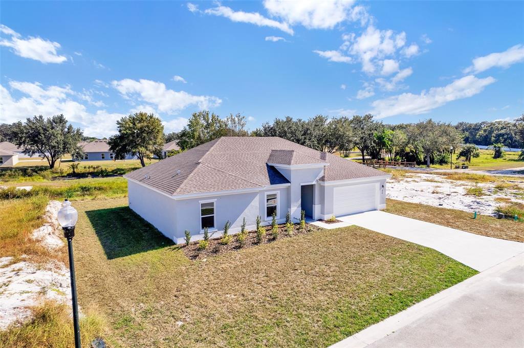 This image is a text list detailing the exterior and interior features of a home — 636 GRAND OAKS DRIVE, AVON PARK, FL