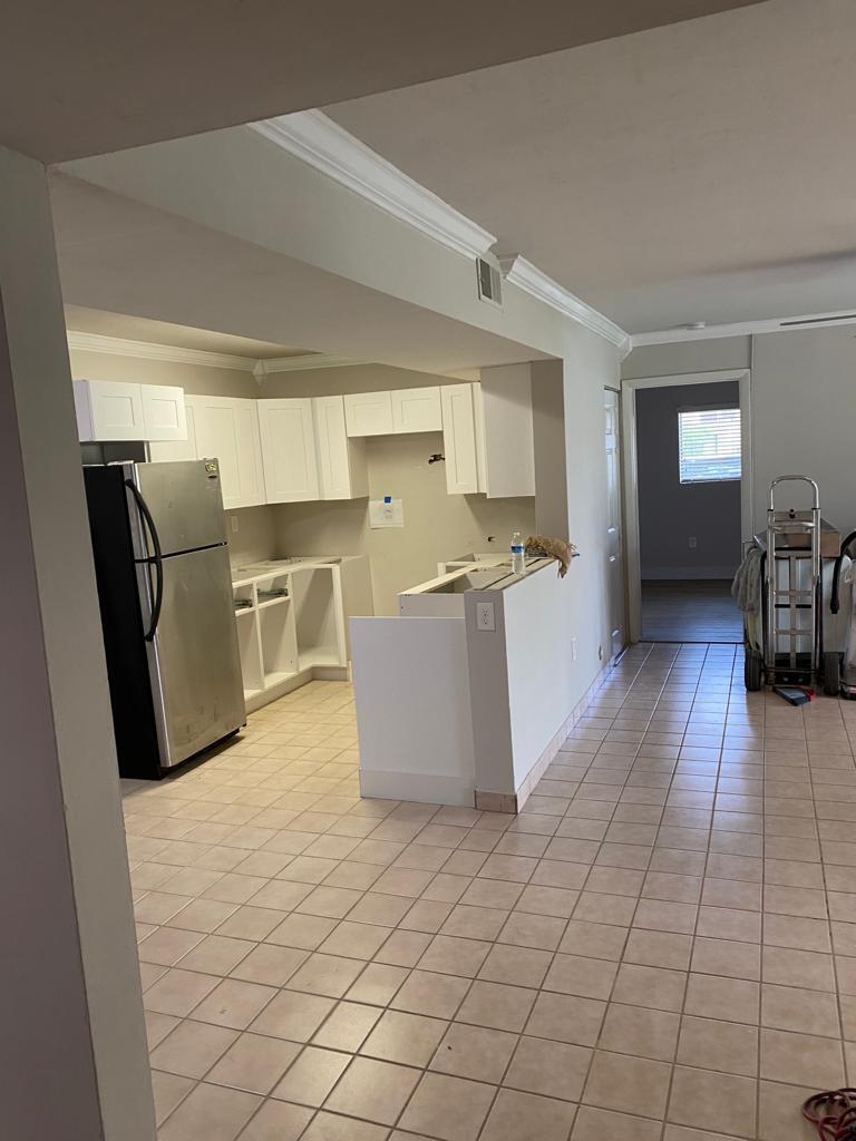 450 W Palm Cir Circle W # 103, Pembroke Pines FL 33025