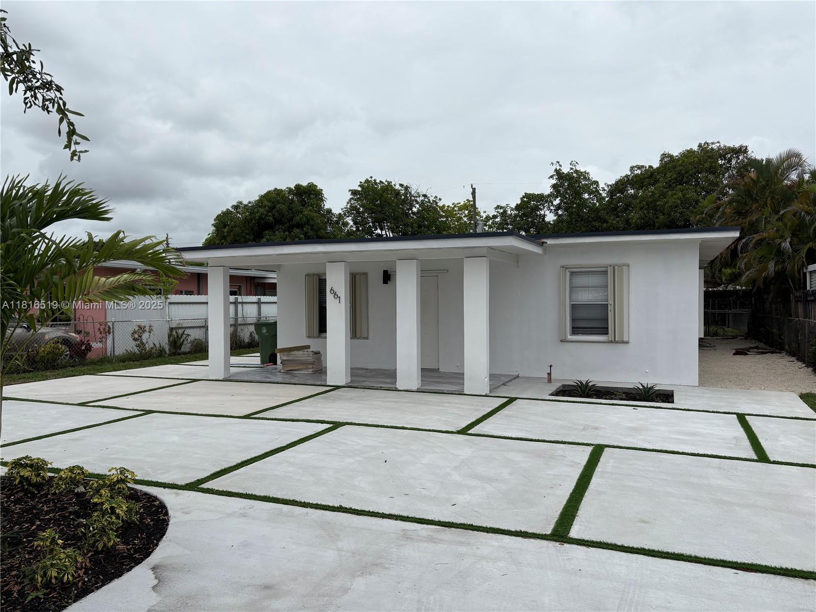 661 E 44th St, Hialeah FL 33013