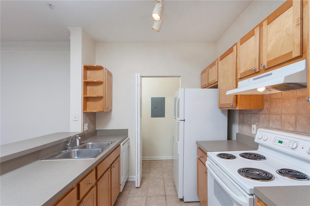 A kitchen with light wood cabinets, gray countertops, white appliances, and a tiled floor — 4207 S DALE MABRY HIGHWAY UNIT 10308, TAMPA, FL