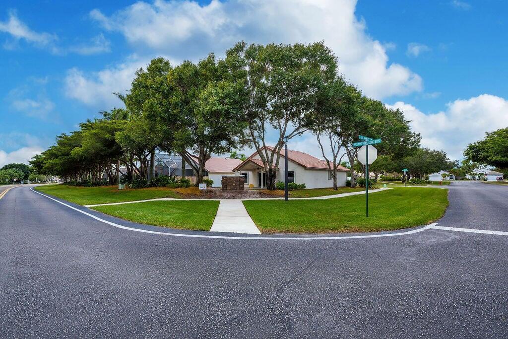 1975 Oak Berry Circle, Wellington FL 33414