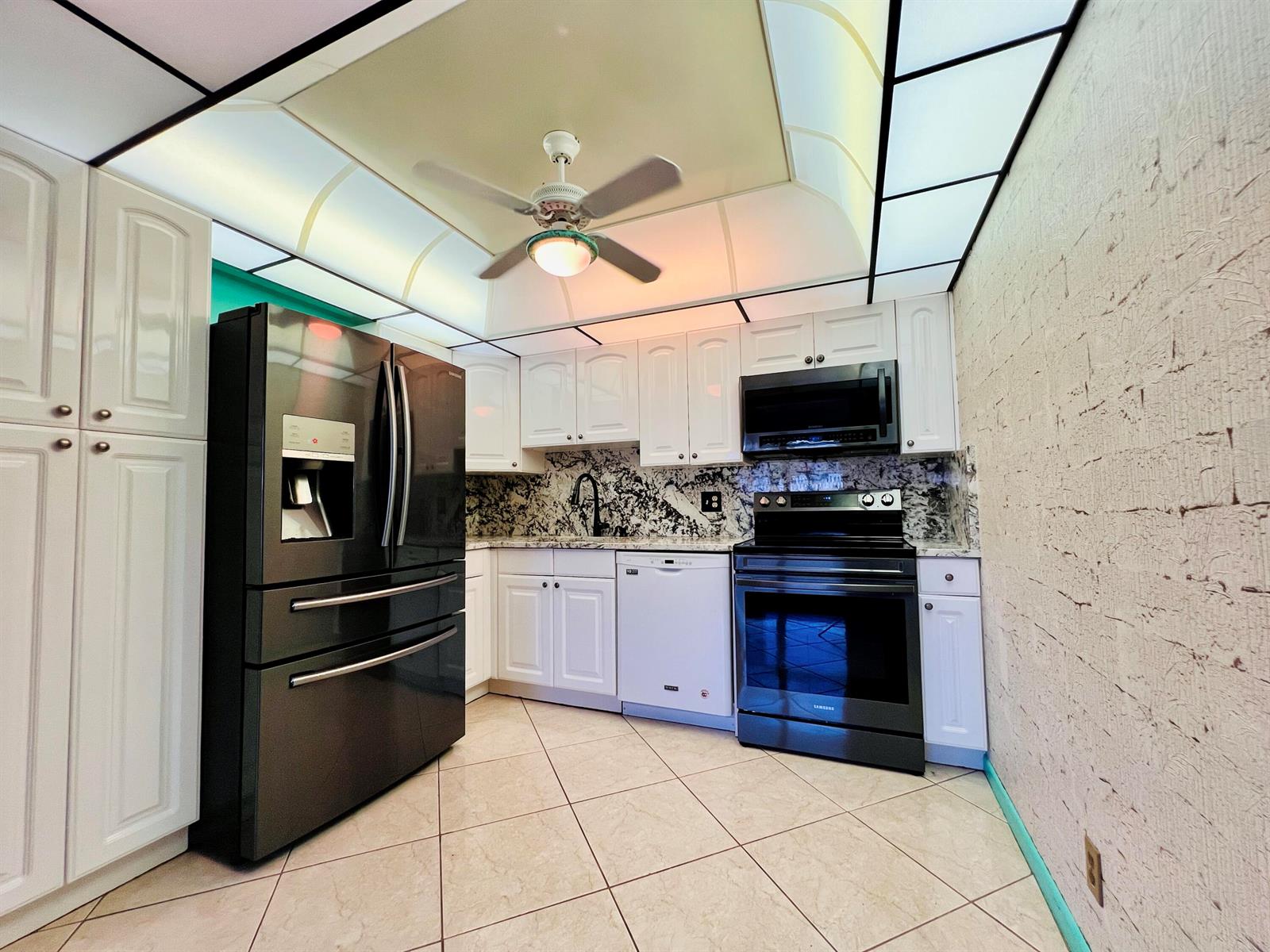 110 Wellington B, West Palm Beach FL 33417