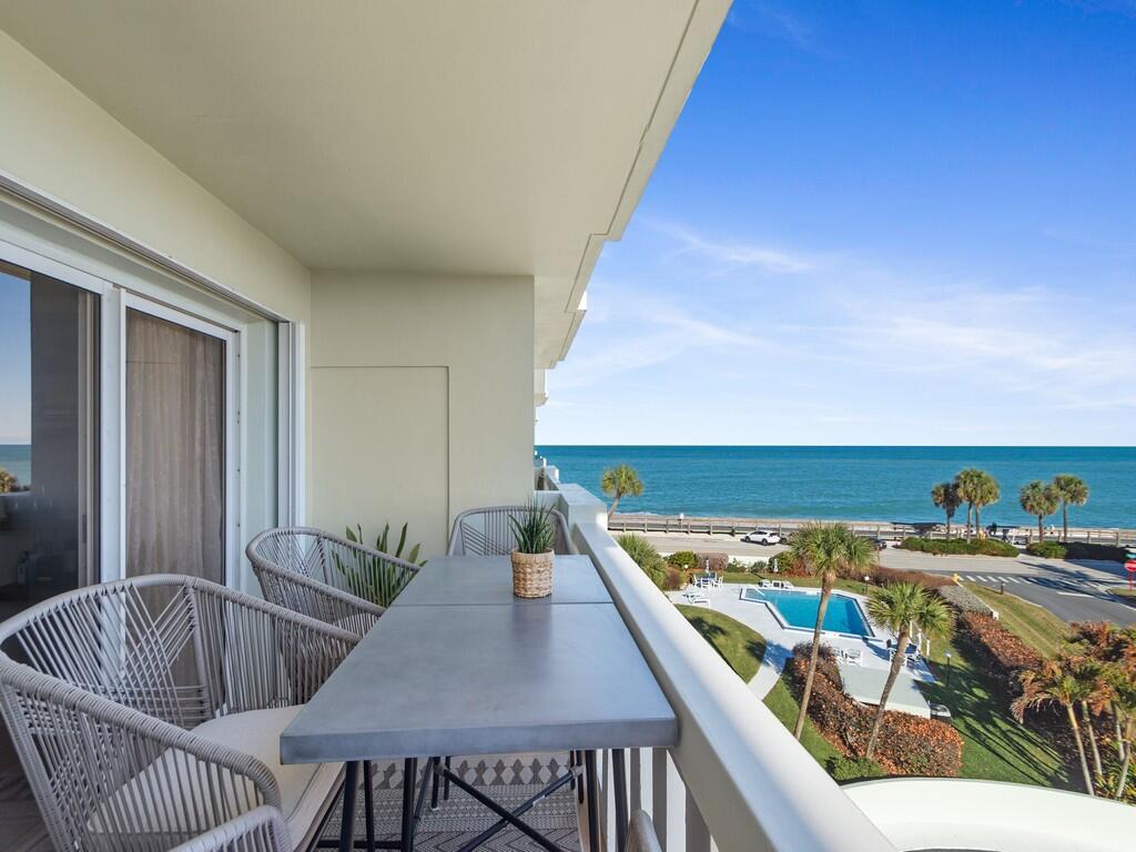 4049 Ocean Drive # 402, Vero Beach FL 32963