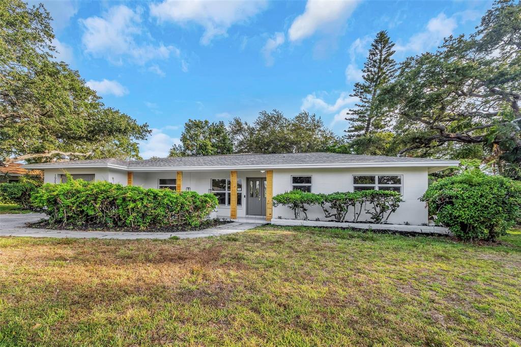 1905 PINETREE LANE