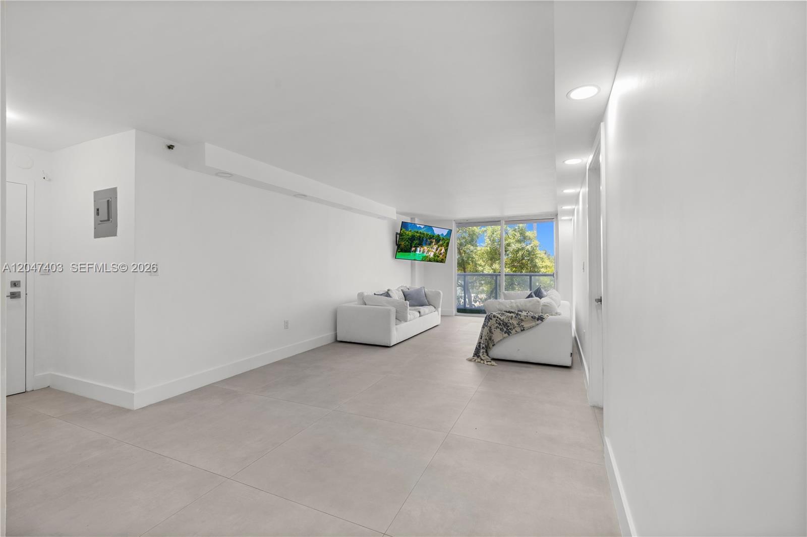 2457 Collins Ave # 201, Miami Beach FL 33140