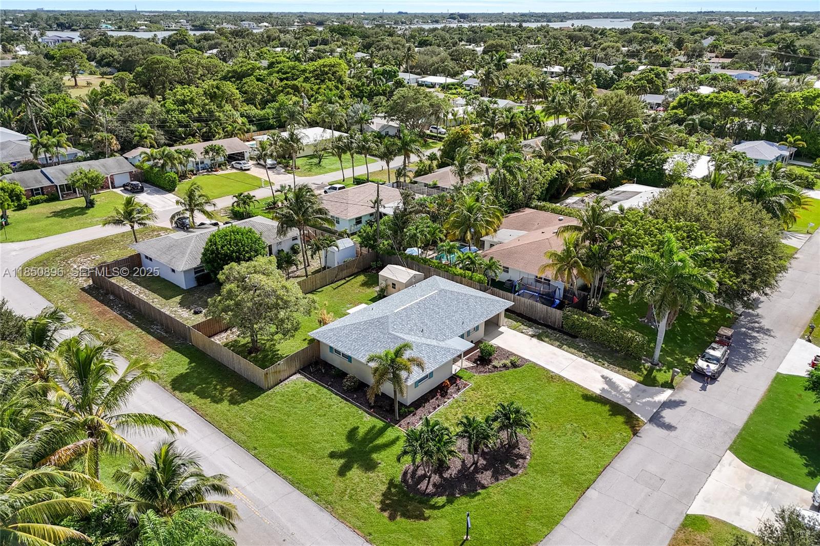 110 E Windsor Rd E, Jupiter FL 33469