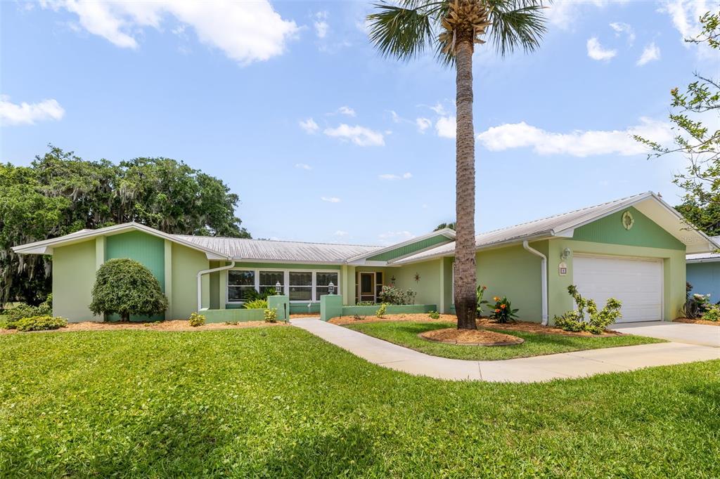 8 COURTNEY PLACE
