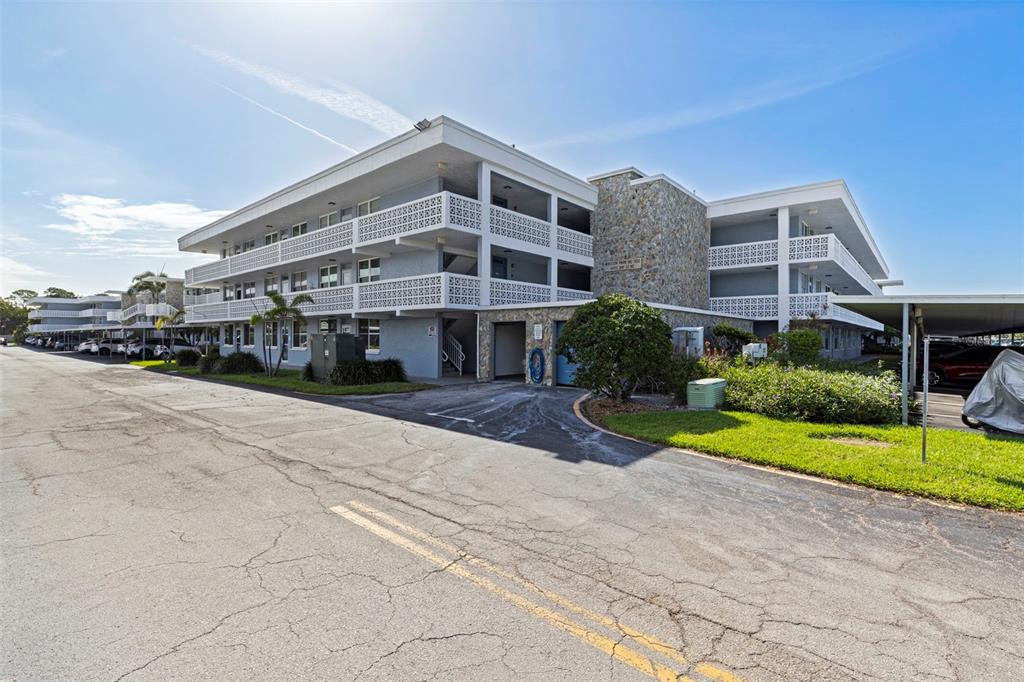 4895 BAY STREET NE UNIT 207