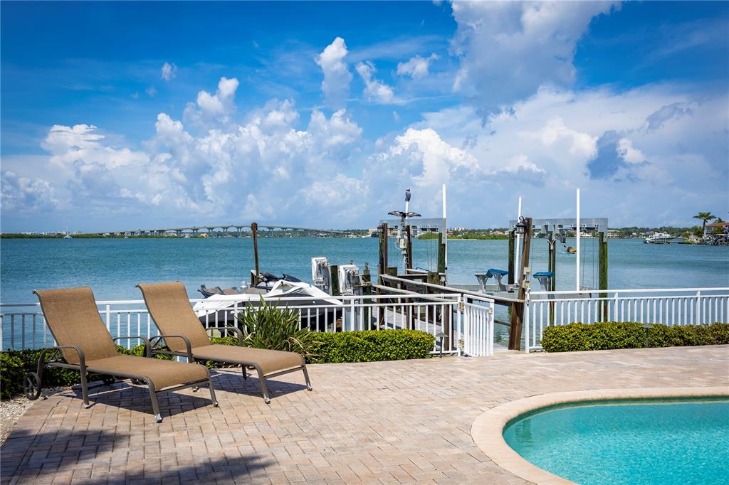 306 HARBOR DRIVE, INDIAN ROCKS BEACH, FL — photo 3 of 30