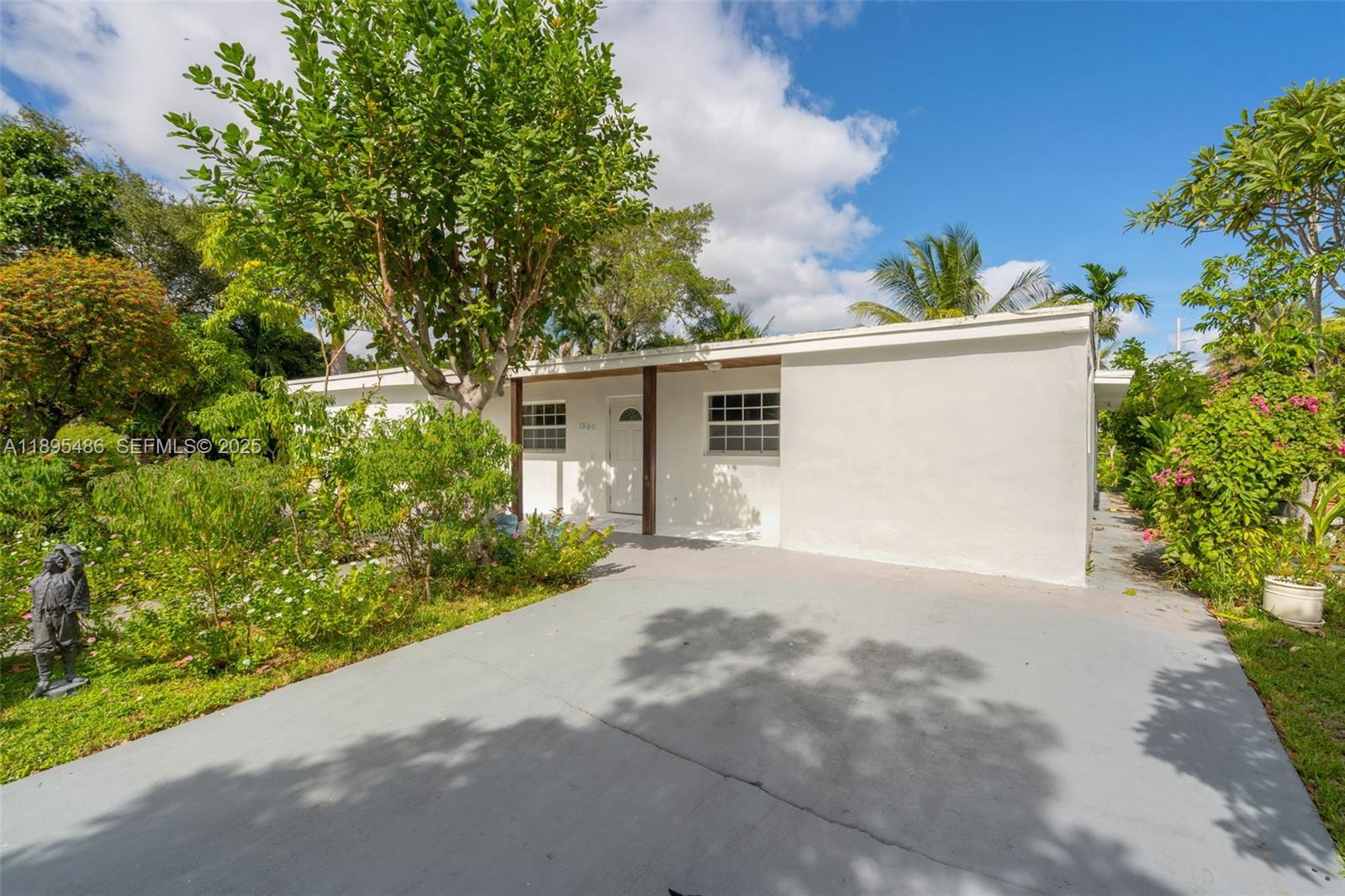 1585 NE 139th St, North Miami FL 33161