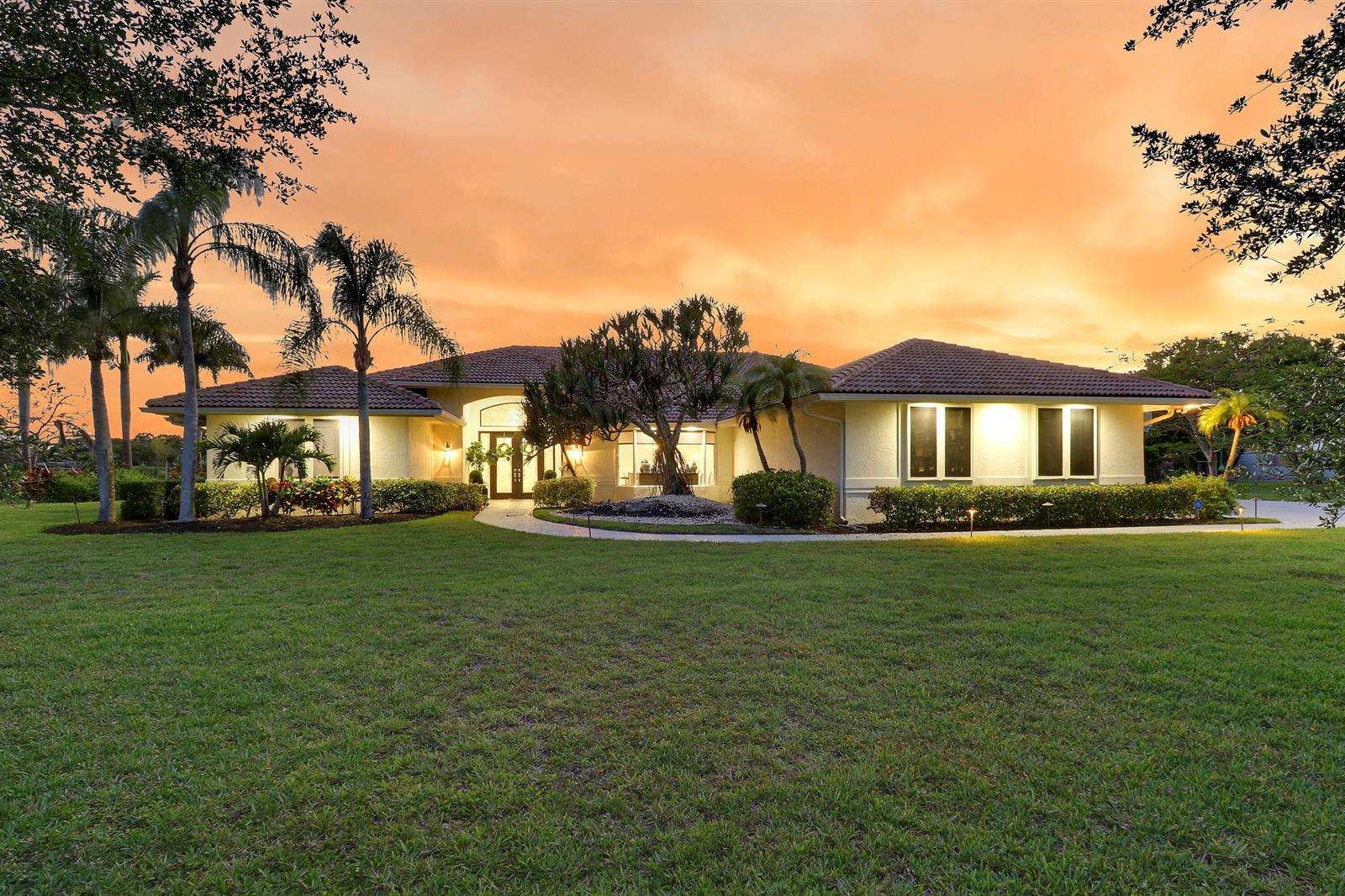 8667 Steeplechase Drive, Palm Beach Gardens FL 33418