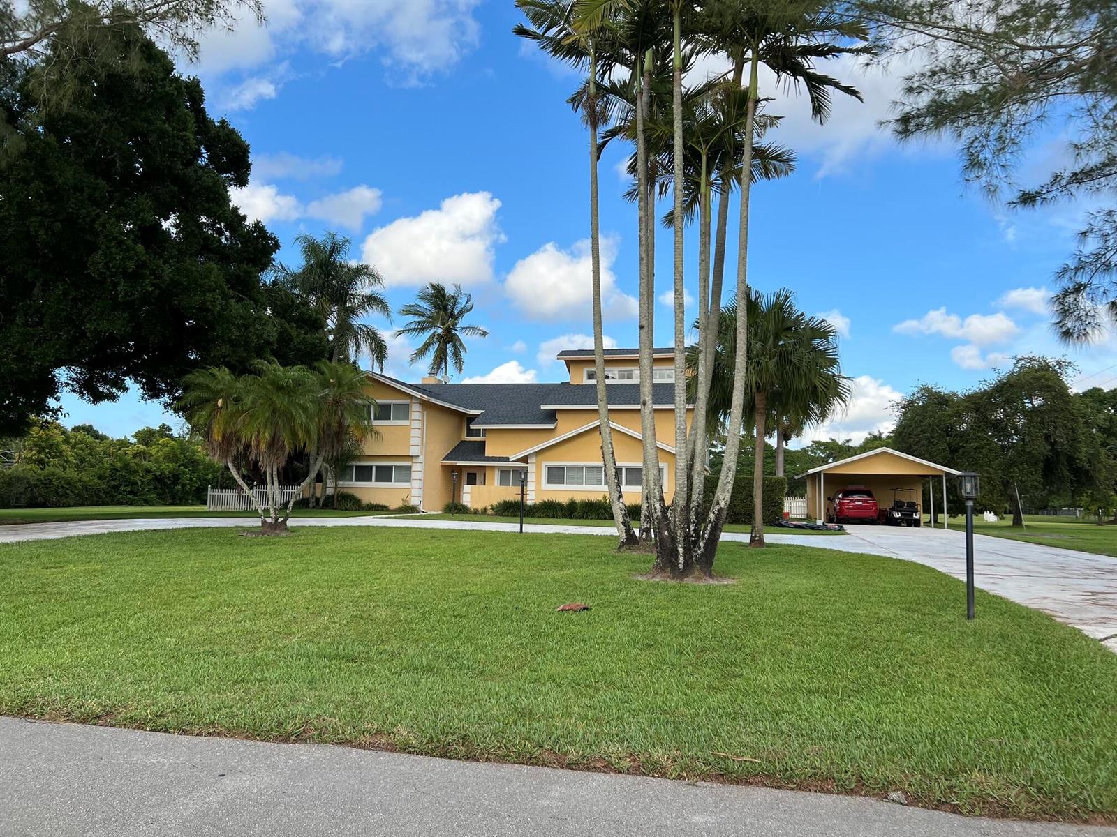 A high-angle view of a living room featuring a dark leather sectional and ceiling fan — 10400 W Tara Boulevard, Boynton Beach FL 33437, BOYNTON BEACH, FL