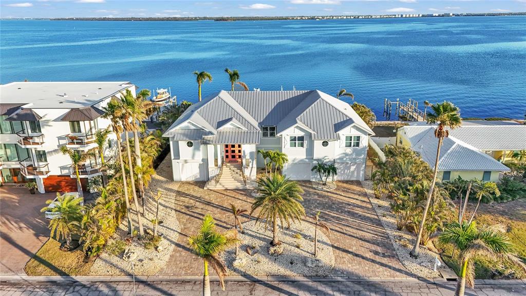 635 KEY ROYALE DRIVE