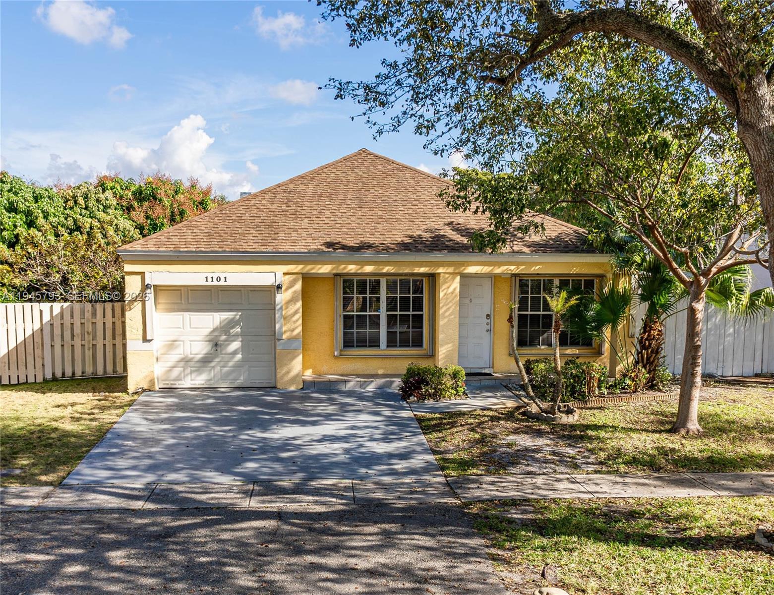 1101 SW 86th Ave, Pembroke Pines FL 33025