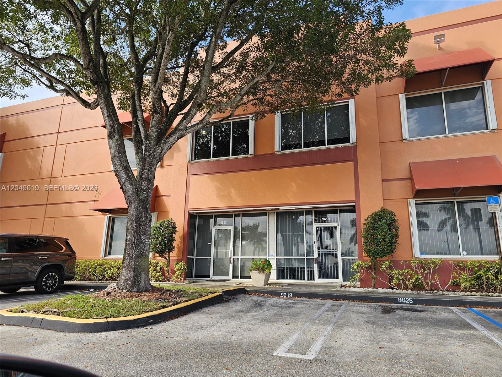 9613 NW 33rd St, Doral FL 33172