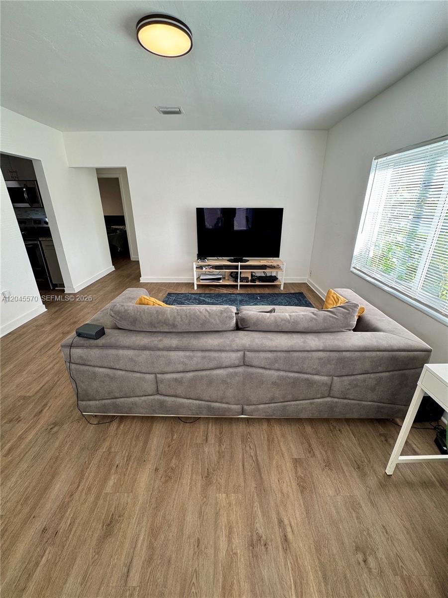 1215 NE 109th St # 1215, Miami FL 33161