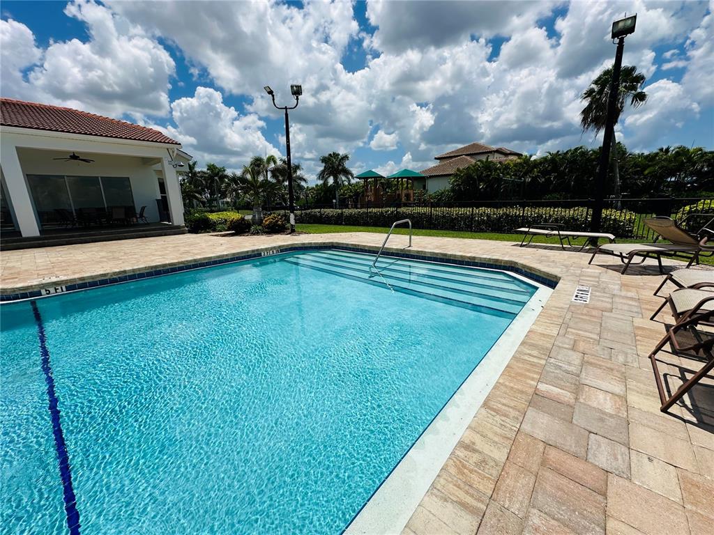 1327 JUMANA LOOP, APOLLO BEACH, FL — photo 5 of 6
