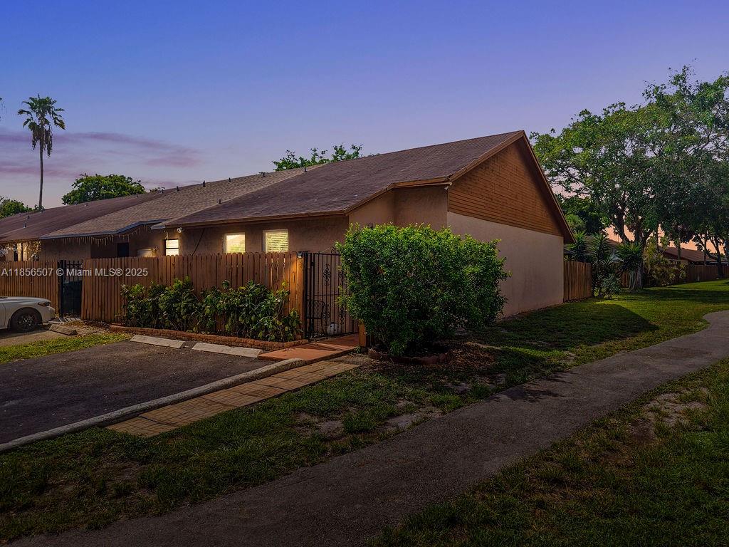 6726 NW 192nd Ln, Hialeah FL 33015