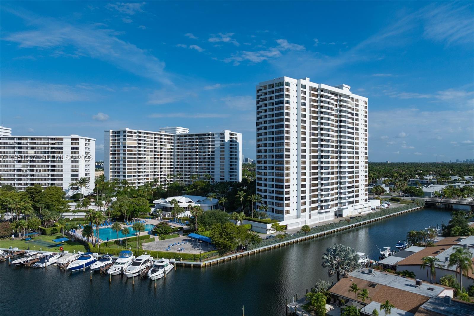 2500 Parkview Dr # 2517, Hallandale Beach FL 33009