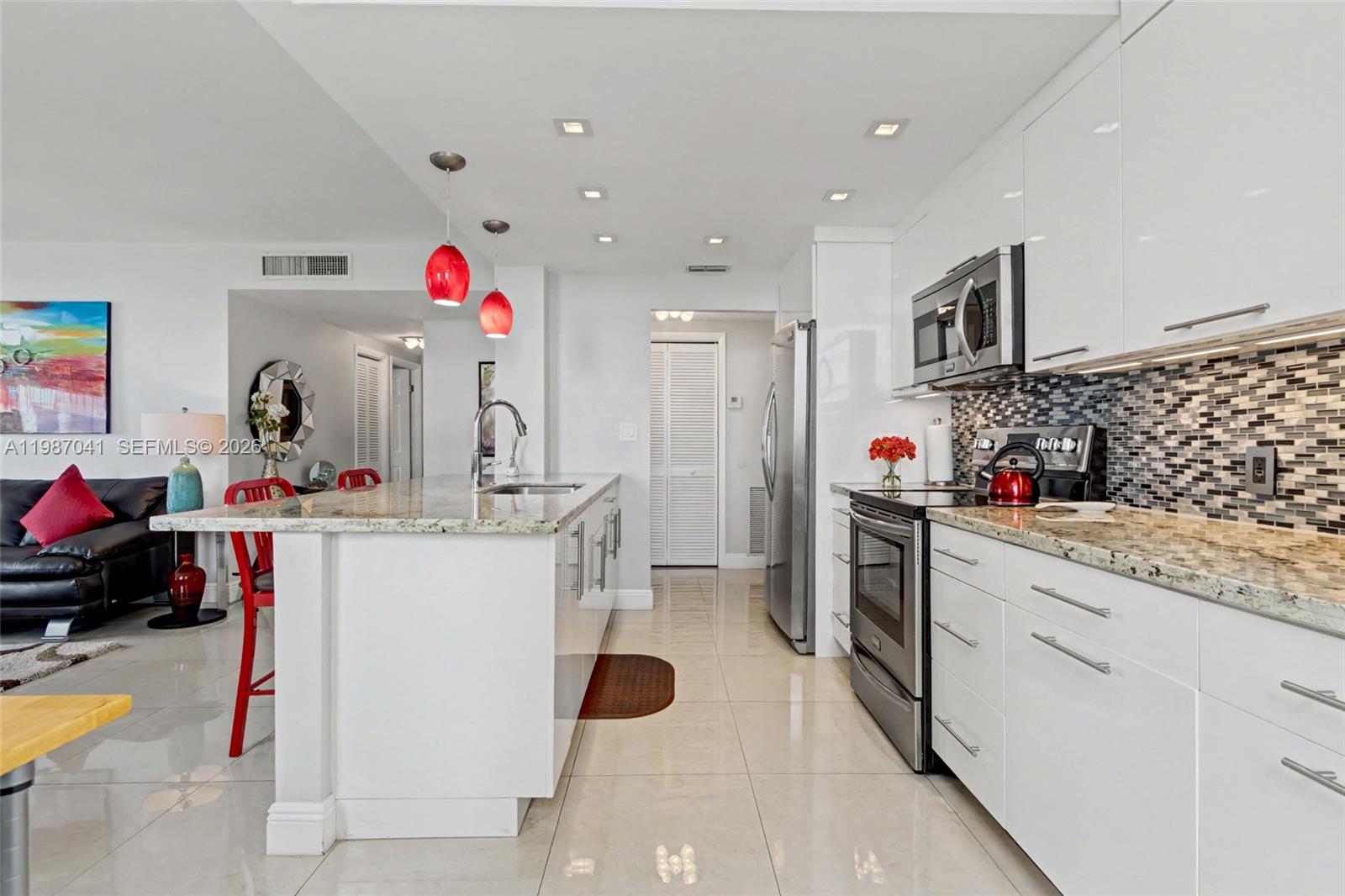 4330 Hillcrest Dr # 619, Hollywood FL 33021