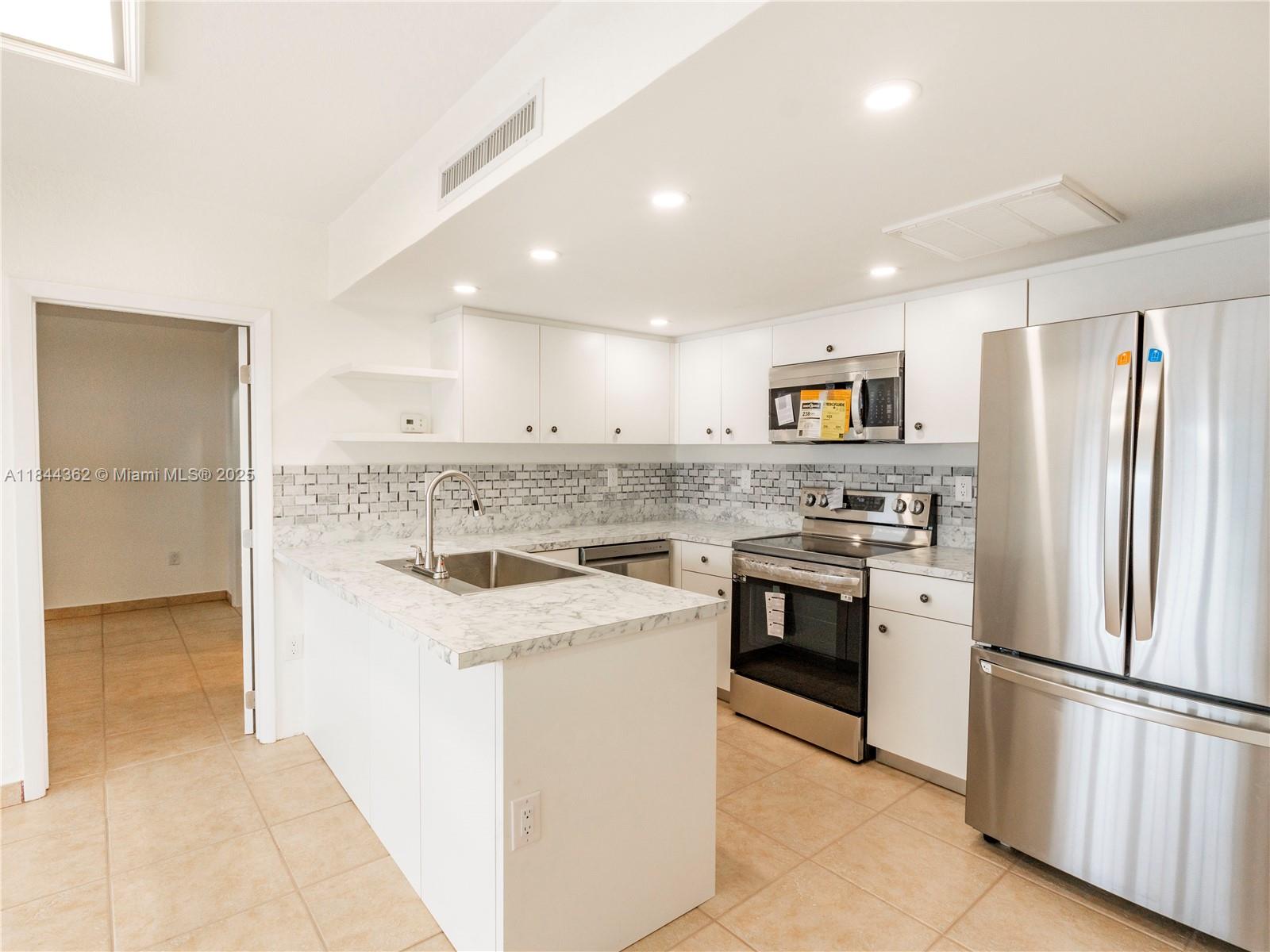 16331 Willow Creek Dr, Miami Lakes FL 33014