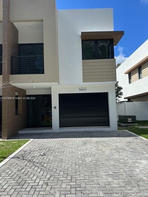 5571 W Oak Way, Dania Beach FL 33314