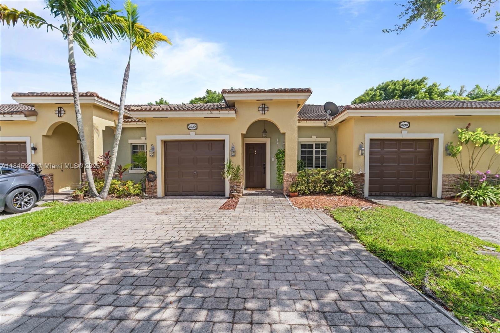 3220 NE 11th Dr, Homestead FL 33033