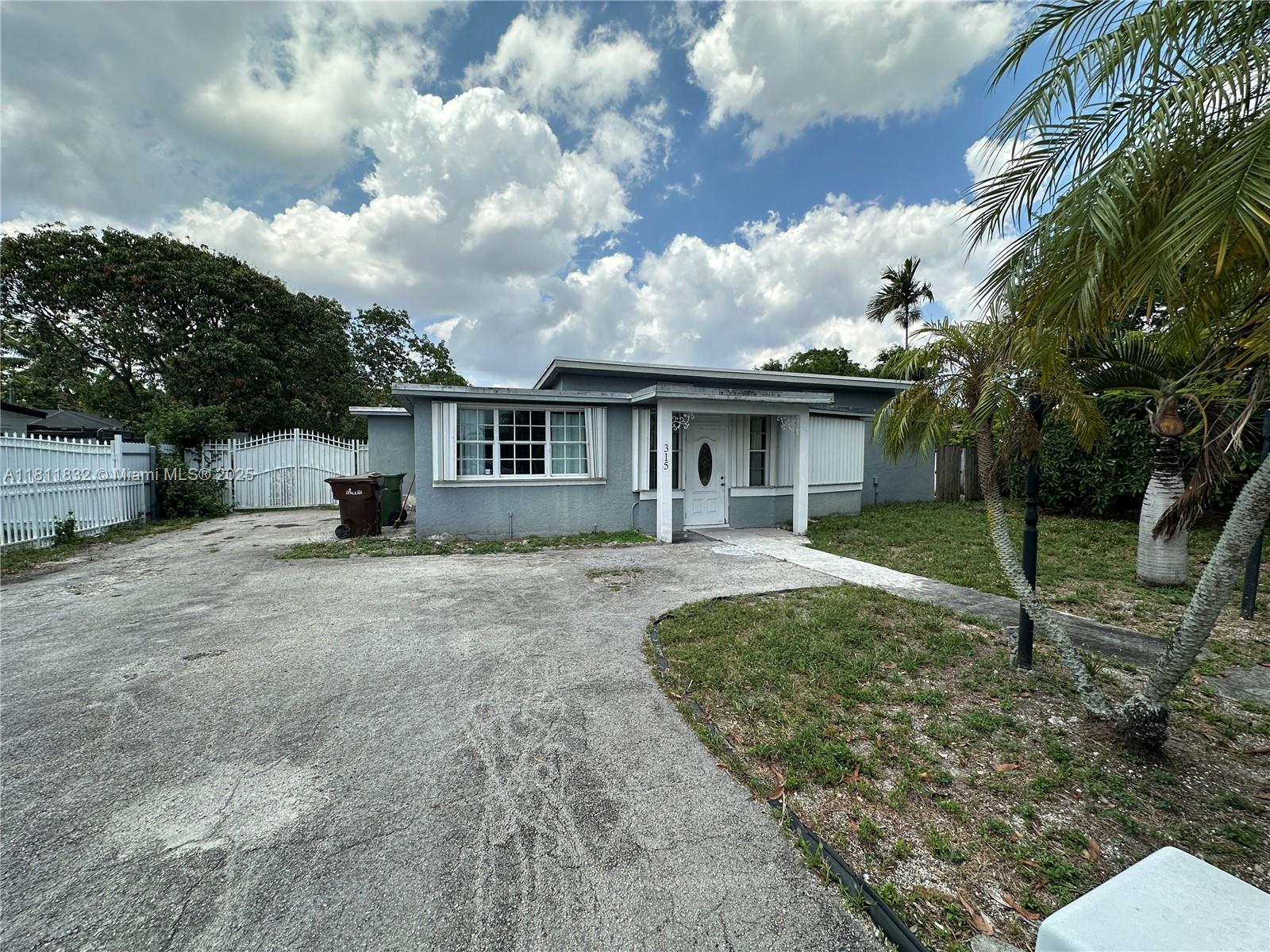 315 W 44th St, Hialeah FL 33012