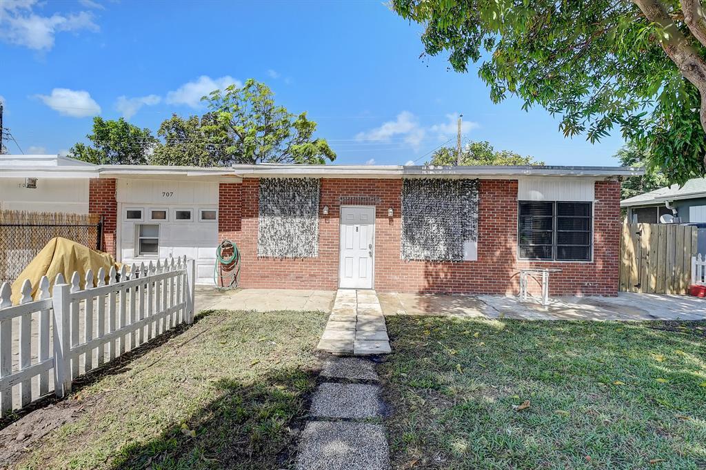 707 SW 9th Court, Delray Beach FL 33444