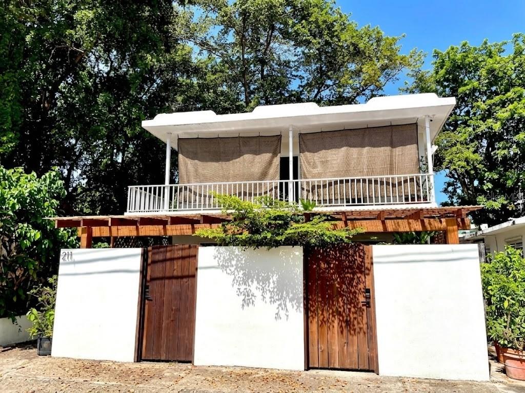 211 CALLE TAPIA