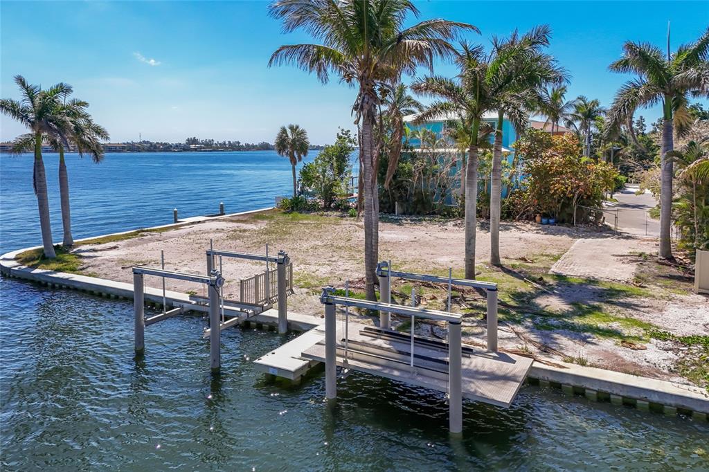 407 20TH PLACE, BRADENTON BEACH, FL — photo 5 of 23