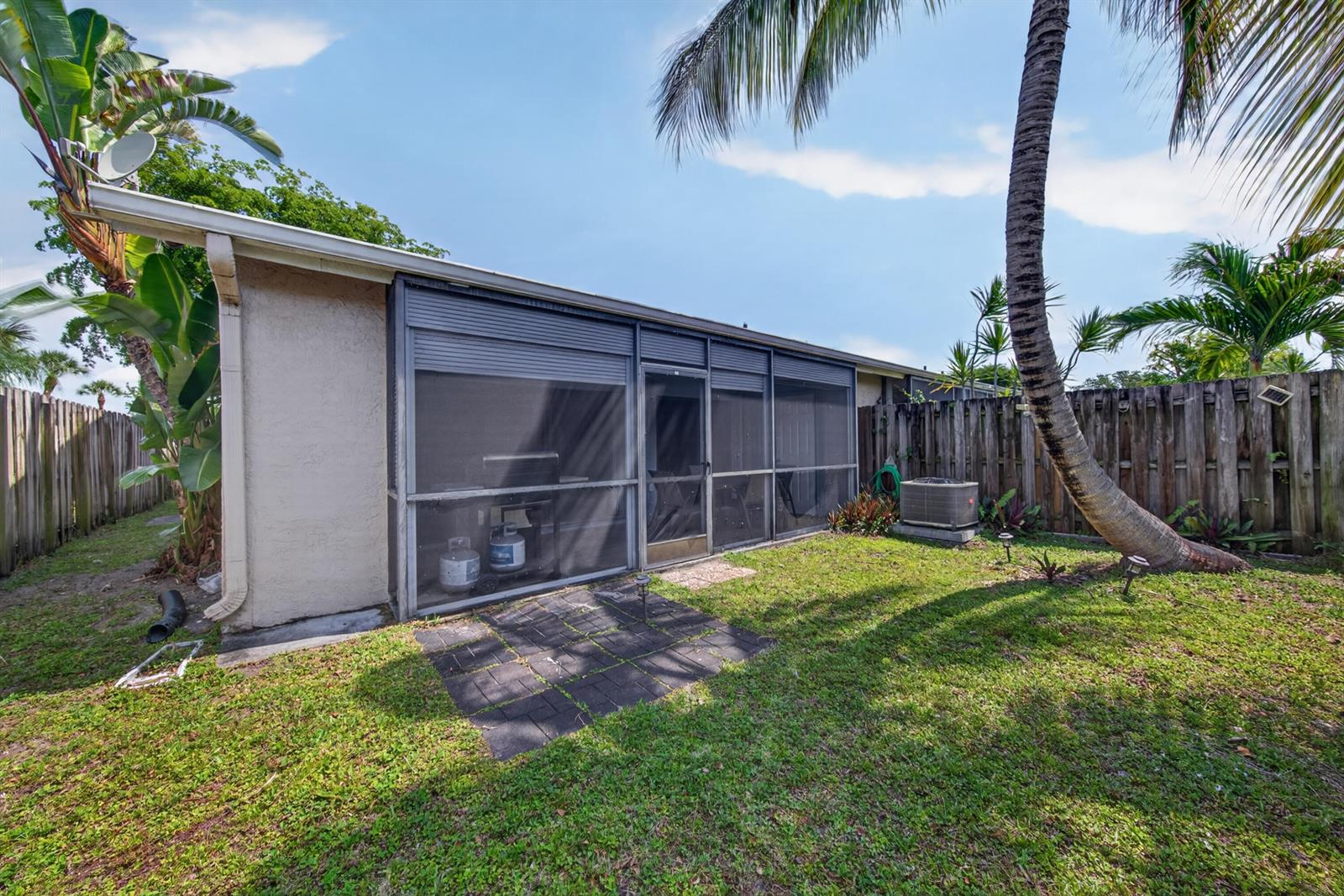 1036 E Lakes Drive, Pompano Beach FL 33064