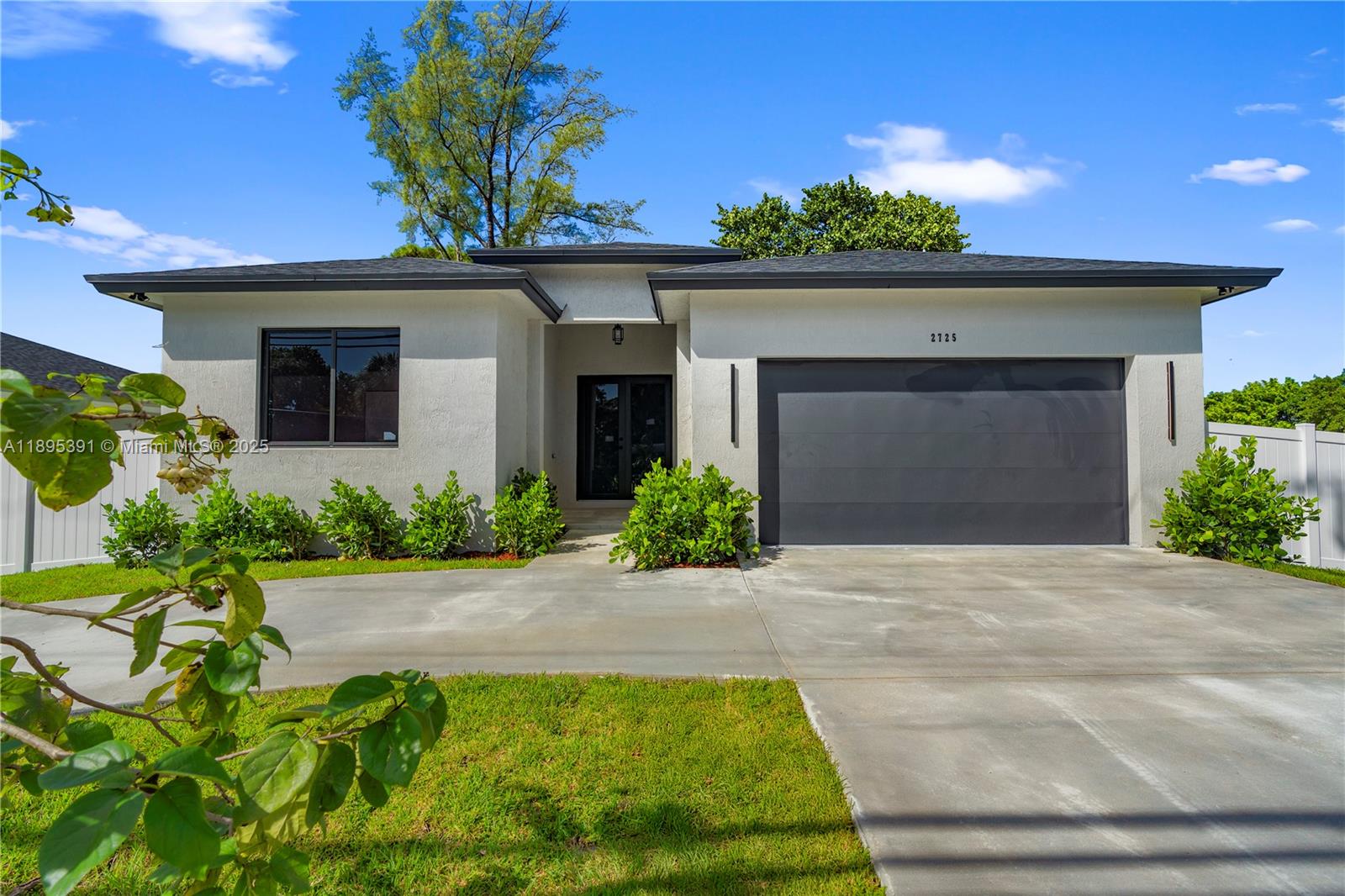 2725 NW 21st Ave, Oakland Park FL 33311
