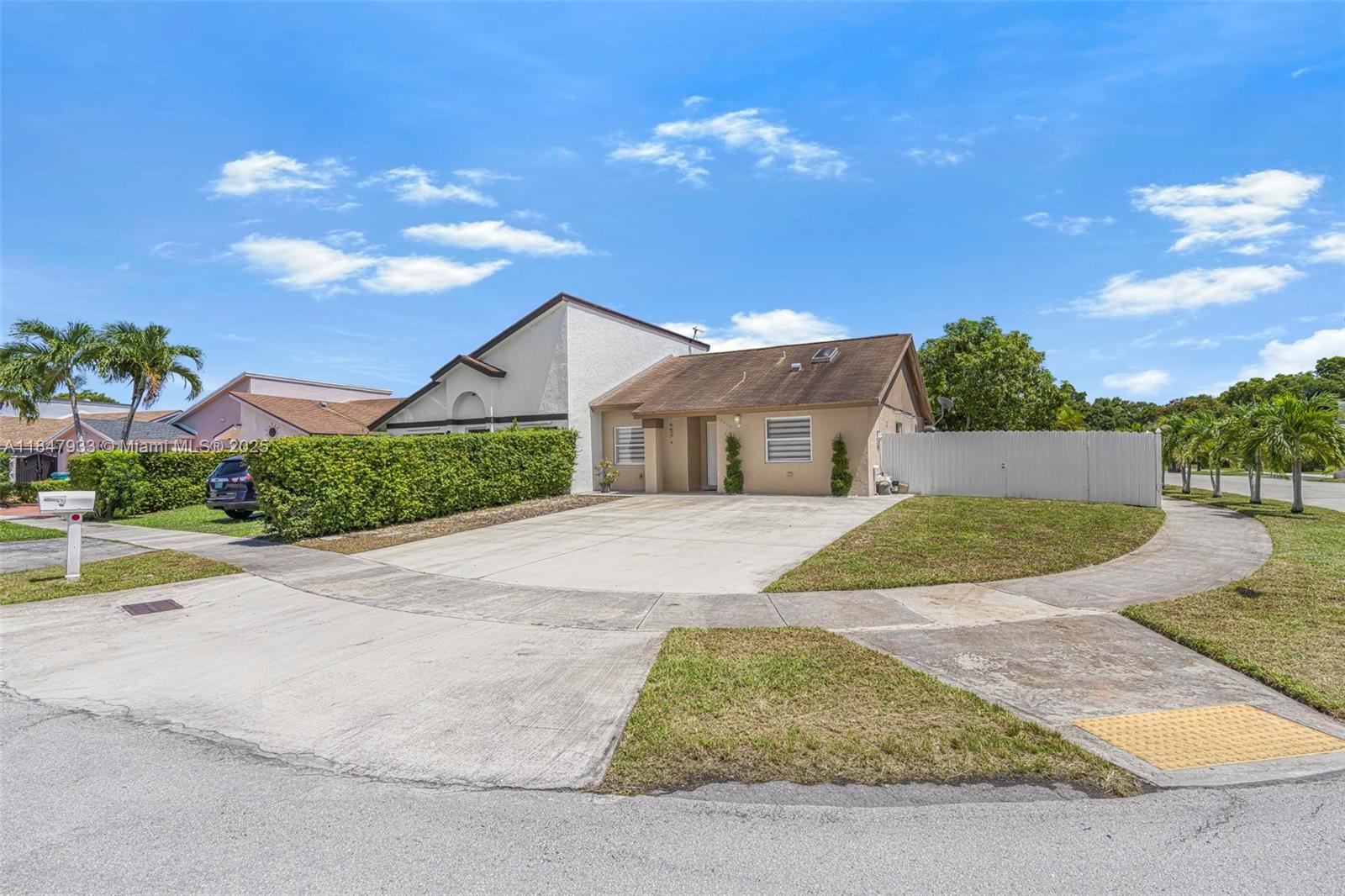 15464 SW 68th Ln, Miami FL 33193
