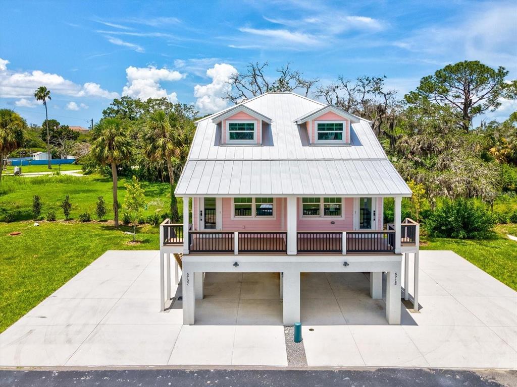 6715 WANDER LANE