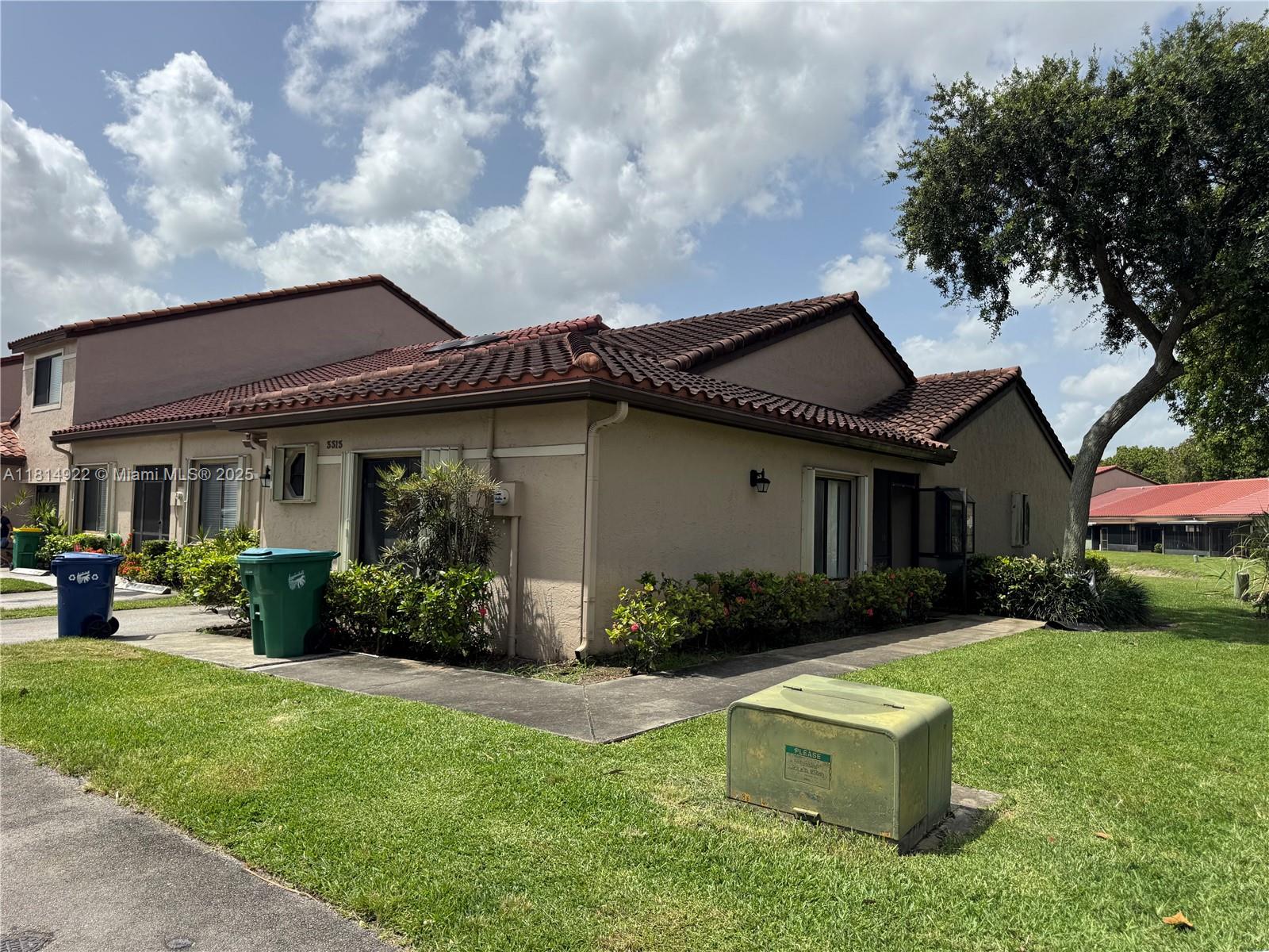 3313 W Inverrary Blvd W, Lauderhill FL 33319