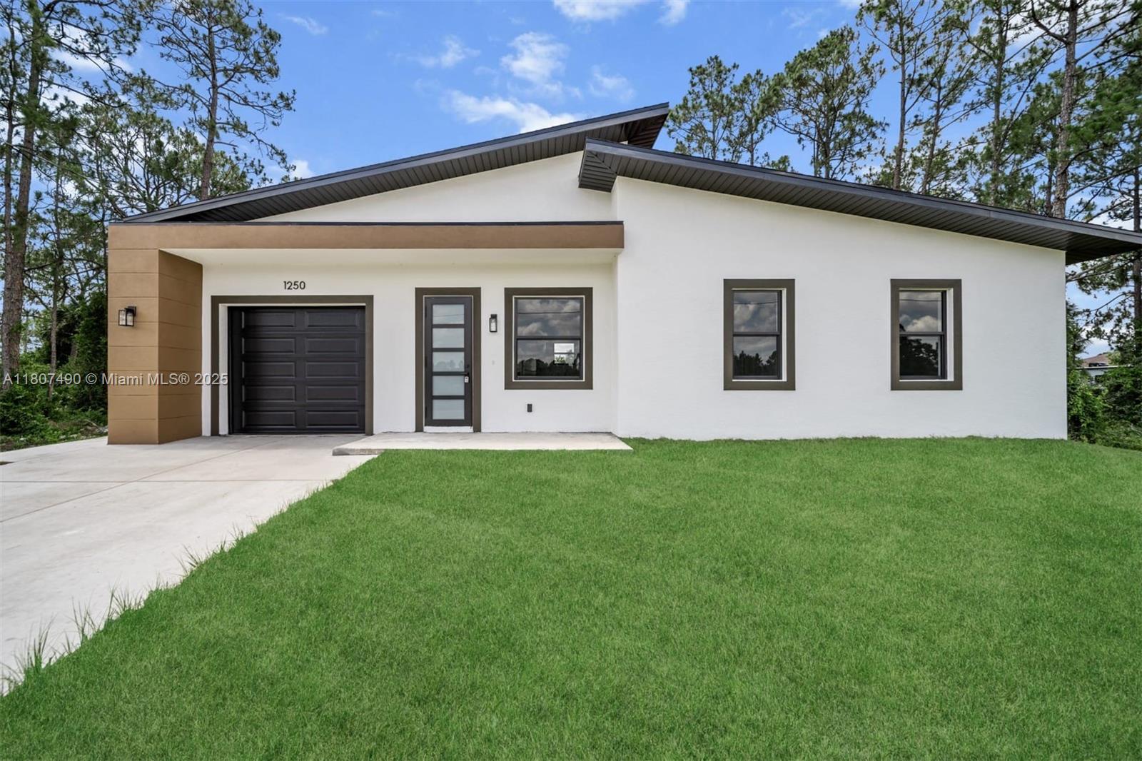 1250 ECHARD ST E, Lehigh Acres FL 33974