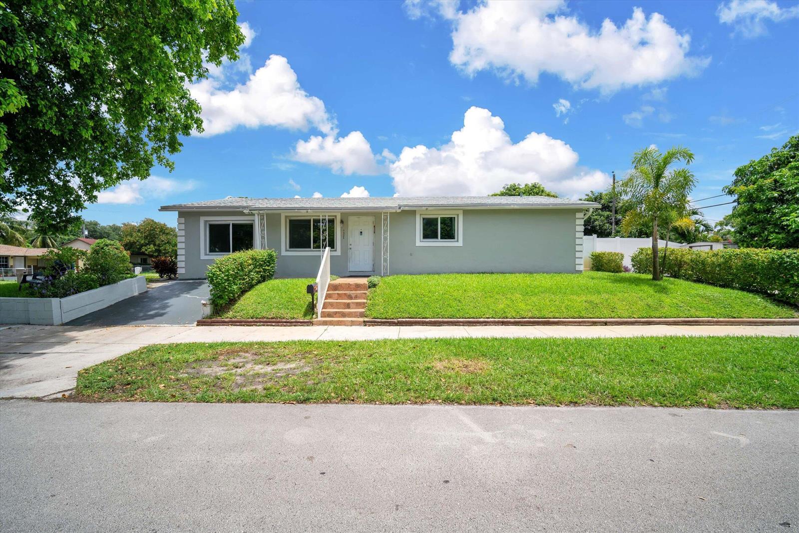 7321 Cody Street, Hollywood FL 33024