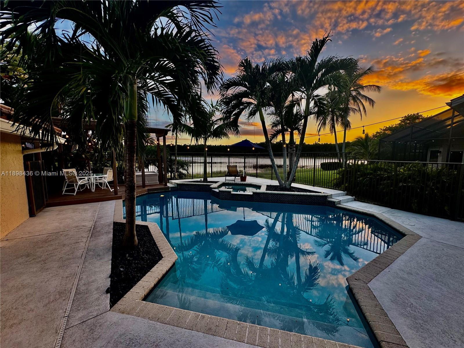 985 Spoonbill Cir, Weston FL 33326