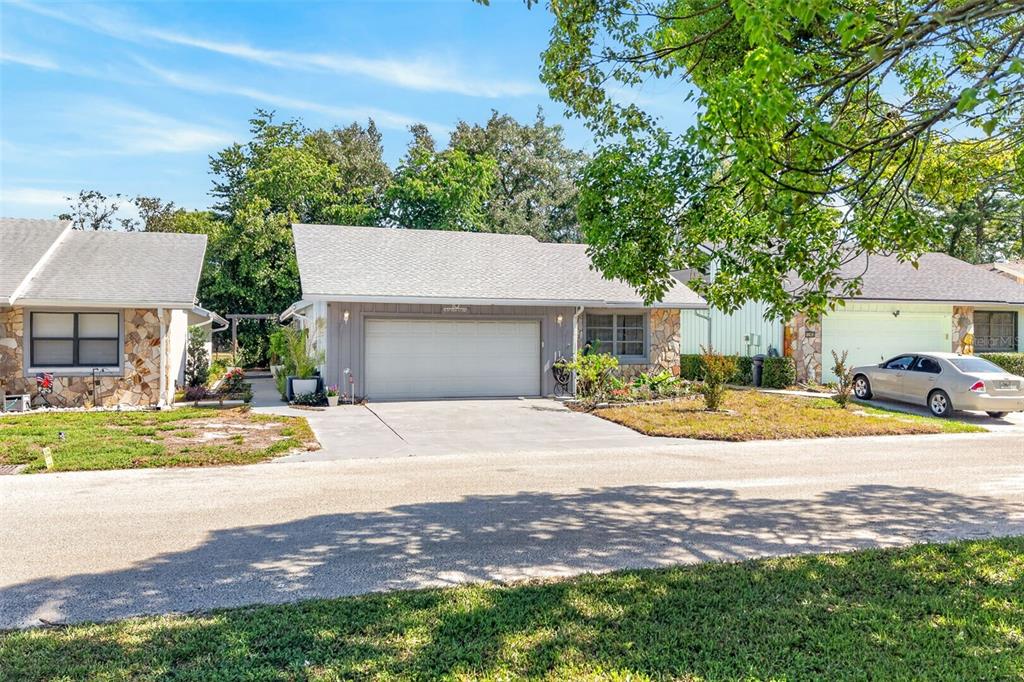 16 GOLFVIEW COURT