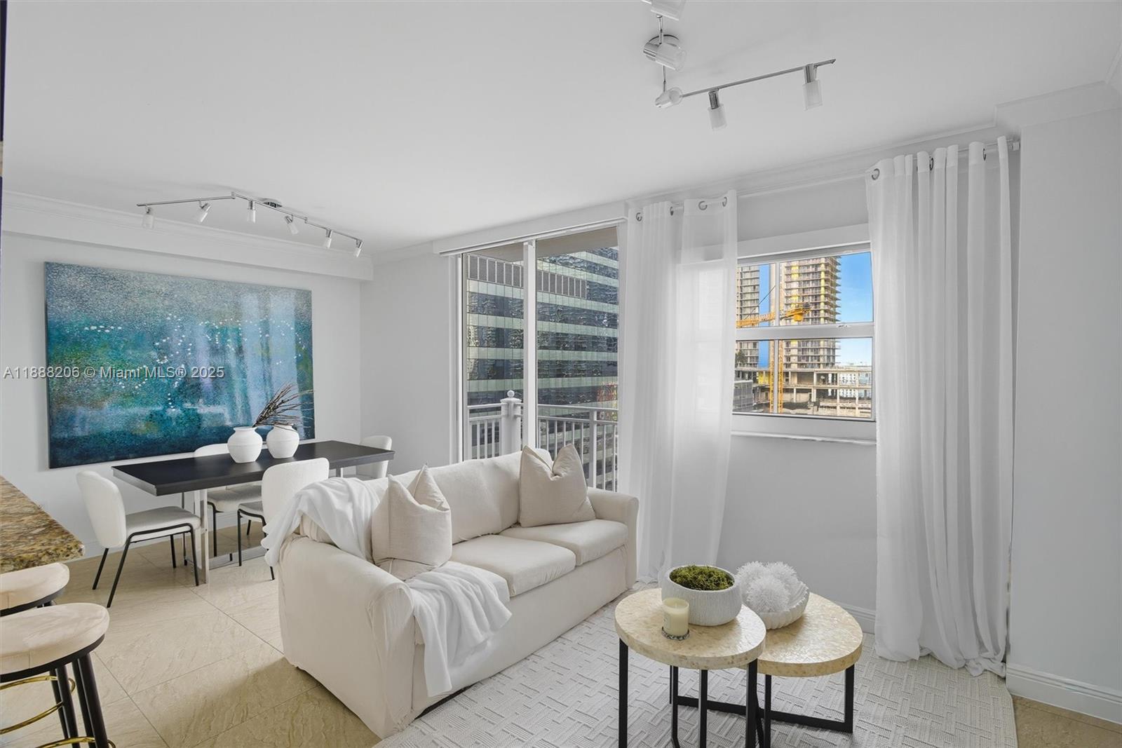 185 SE 14 Ter # 1709, Miami FL 33131