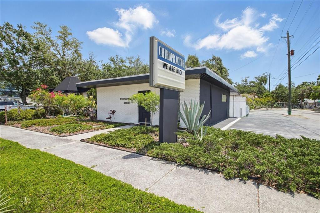 A white brick chiropractor office building features a prominent roadside sign and a paved parking lot — 4250 W BAY TO BAY BOULEVARD, TAMPA, FL