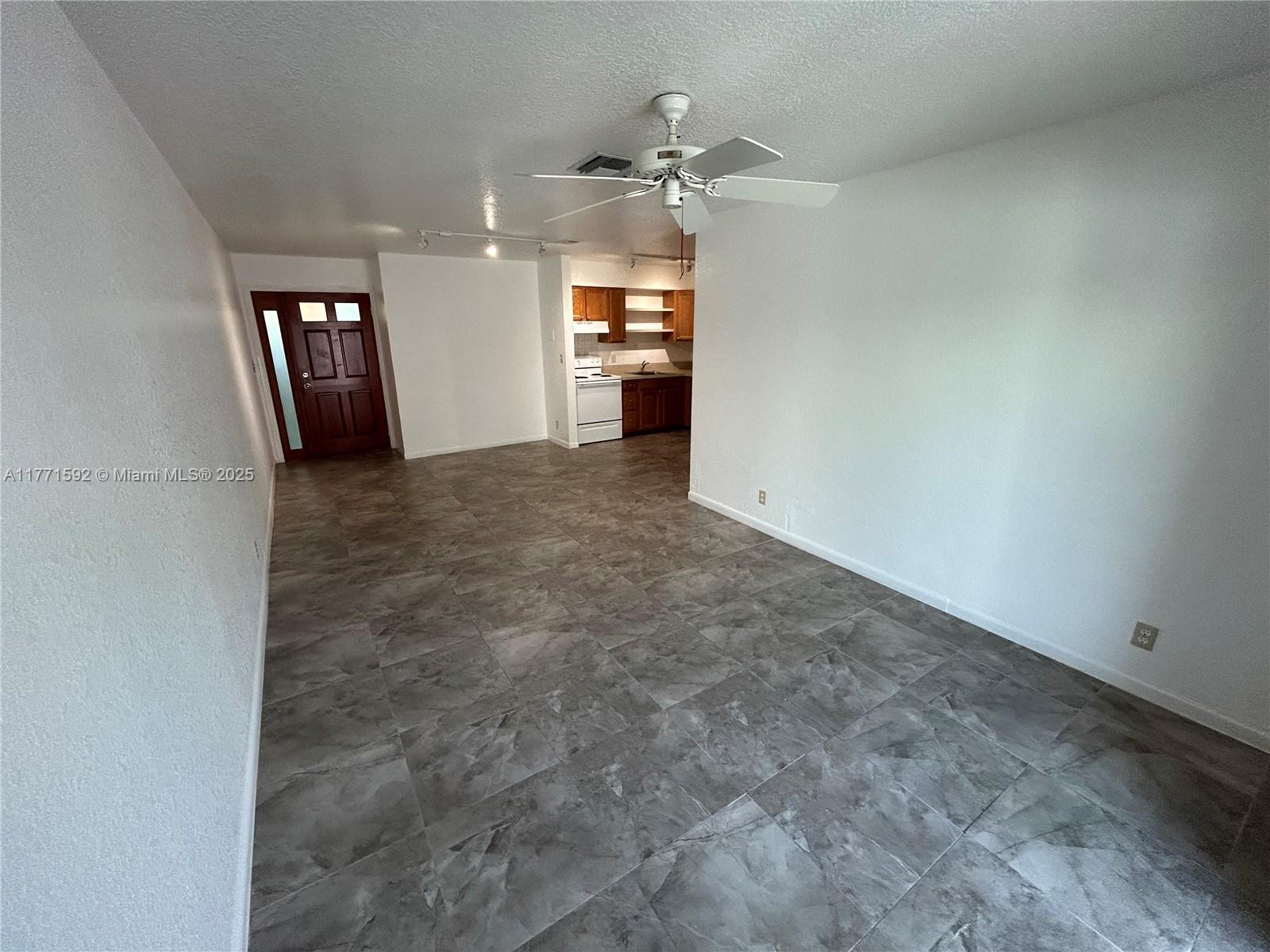 OAKLAND PARK, FL — photo 2 of 9