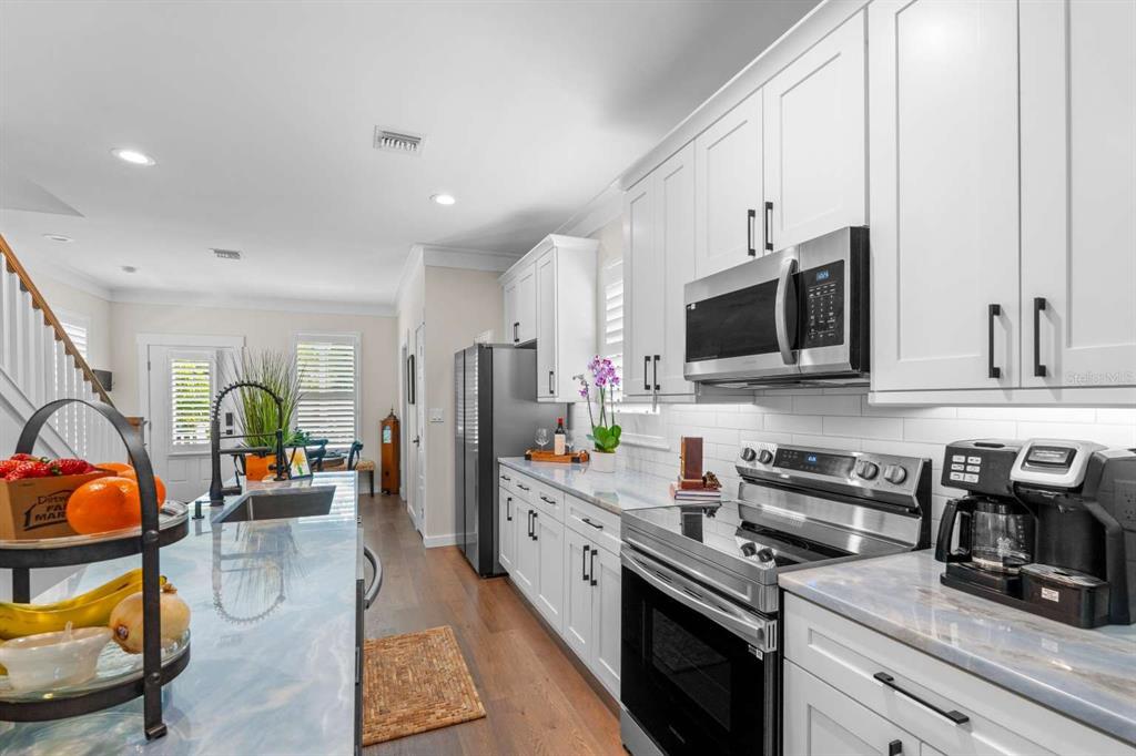 324 6TH STREET E, BRADENTON, FL — photo 2 of 30