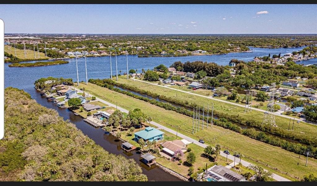 BAY DR, GIBSONTON, FL — photo 3 of 19